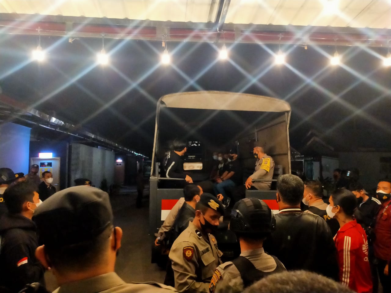 Tim Gabungan melakukan razia di tempat-tempat hiburan di Kota Rantauprapat Labuhanbatu