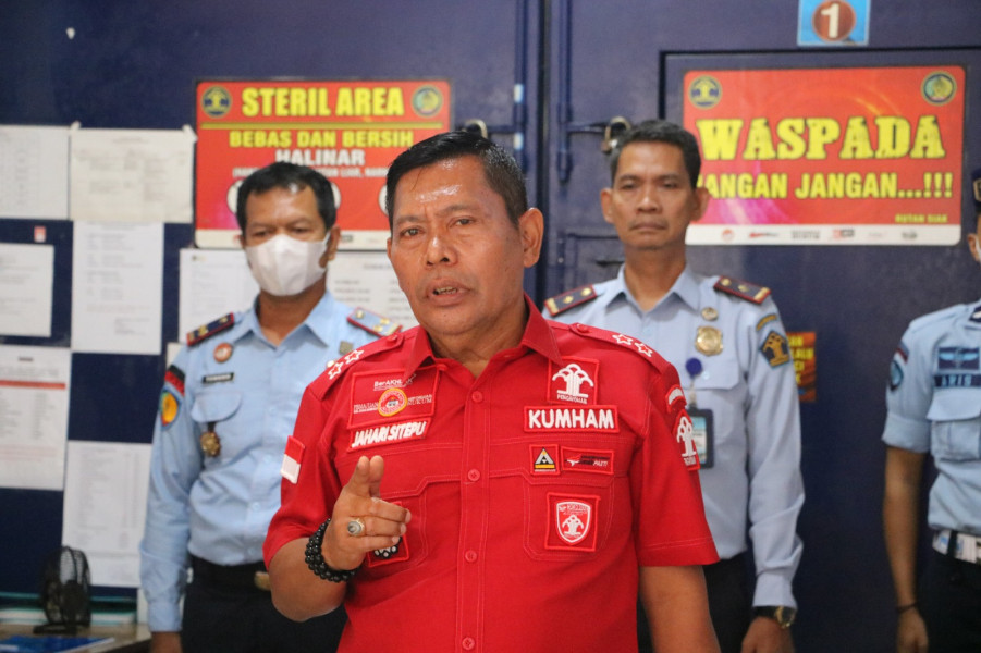 KEMENKUMHAM RIAU BERIKAN 79 REMISI WAISAK KEPADA WARGABINAAN, 2 DIANTARANYA LANGSUNG BEBAS