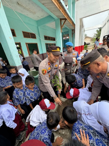 Green Policing 2025, Polsek Bukit Kapur Lakukan Menanam Pohon