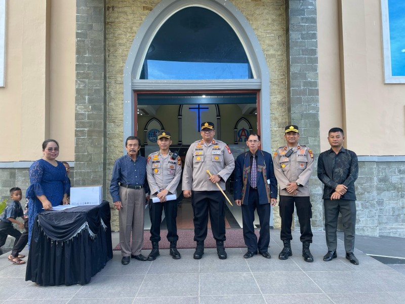 Kapolres Dumai Melakukan Pengecekan Langsung Terhadap Personil Pengamanan Hari Paska Gereja Kota Dumai