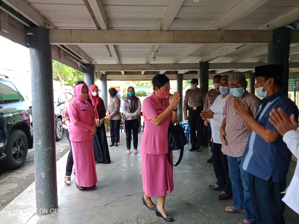 Ketua PD Bhayangkari Sumut Berikan Santunan ke Panti Asuhan Darul Aitam