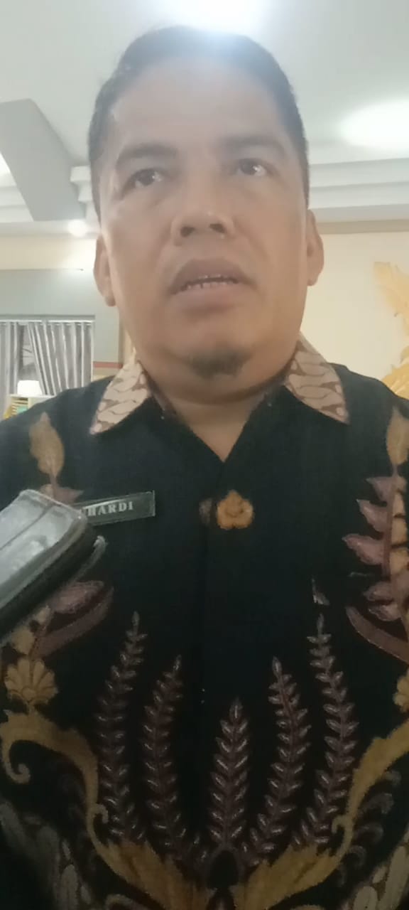 Ka. Kantor ATR/BPN Dumai Serahkan Sertipikat-el k