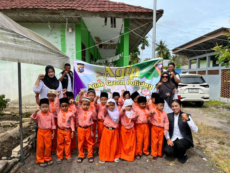Polres Dumai Tanamkan Kecintaan Lingkungan Sejak Dini Melalui Program Green Policing Di TK Al-Amin