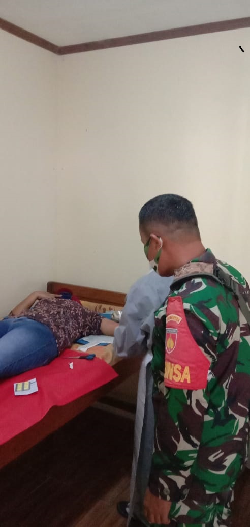 Tekan Angka Kelahiran Babinsa Ngaglik Koramil 10/Sambi Dampingi Safari KB