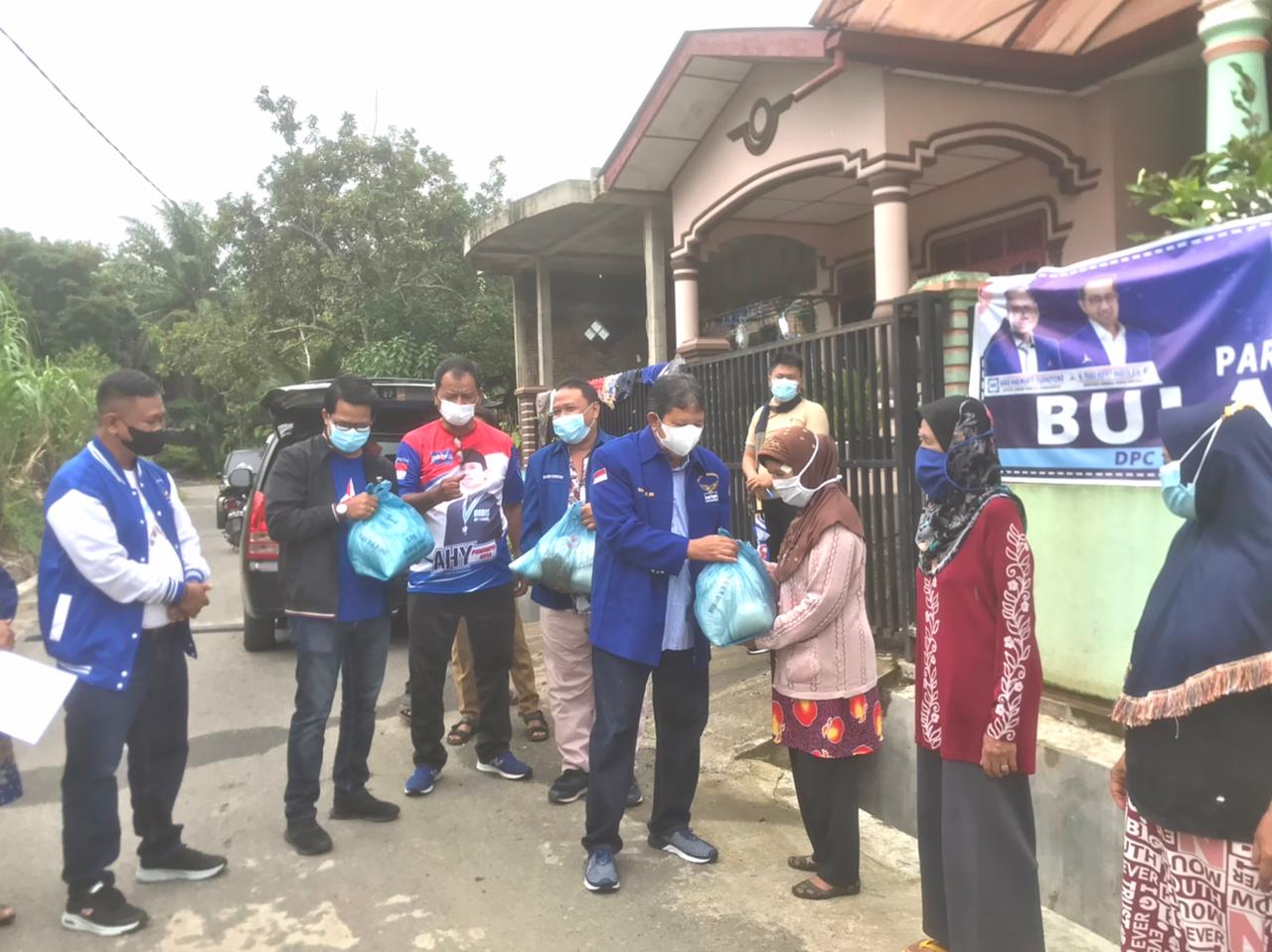 Dalam Rangka HUT Ke 20, Partai Demokrat Siantar Gelar Baksos Peduli Beban Warga Terdampak Covid-19