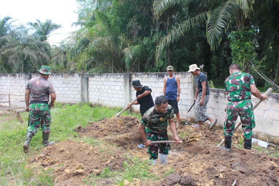 TMMD Ke-124 Kodim 0320 Kegiatan  pembangunan Fasilitas Mandi,cuci,Kakus Warga diblok  A Kelurahan Bukit Kapur