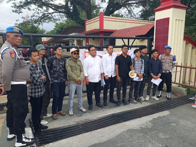 Dinilai Rugikan Mahasiswa dan Perkaya Diri Sendiri, SEMA-FSH Desak Kapolda Sumut Periksa Kepala Pusbangnis Uinsu