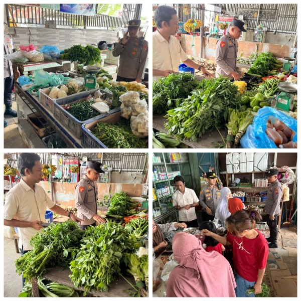 Kapolres Dumai Bersama Kapolsek Bukit Kapur  Melihat Daftar Harga Sembako Jelang Idul Fitri, Pastikan Stok dan Harga Tetap Stabil