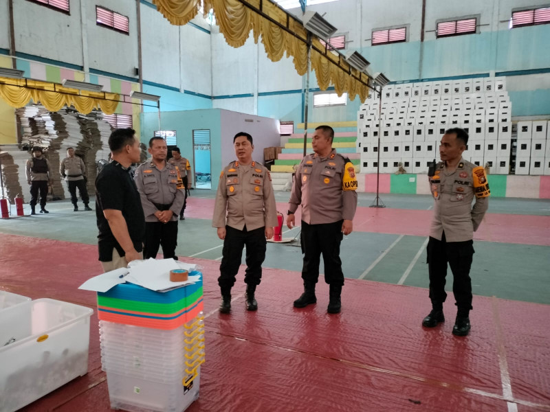 Tim Asistensi Dari Polda Riau Pengecekan Gudang Logistik KPU Dumai Untuk Pilkada 2024.