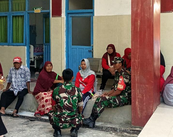 Tawa Ceria Bersama Lansia, Babinsa Hadir Tebar Semangat dan Kepedulian di Tengah Masyarakat