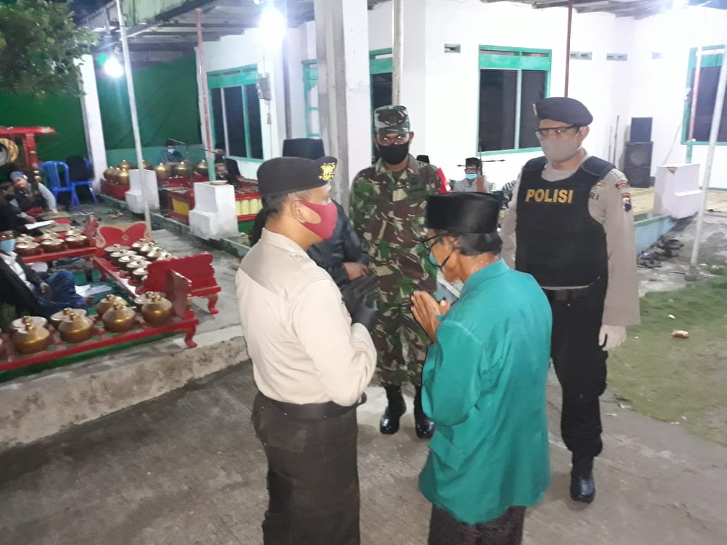 Kompak TNI Polri Tegur Warga Hajatan 