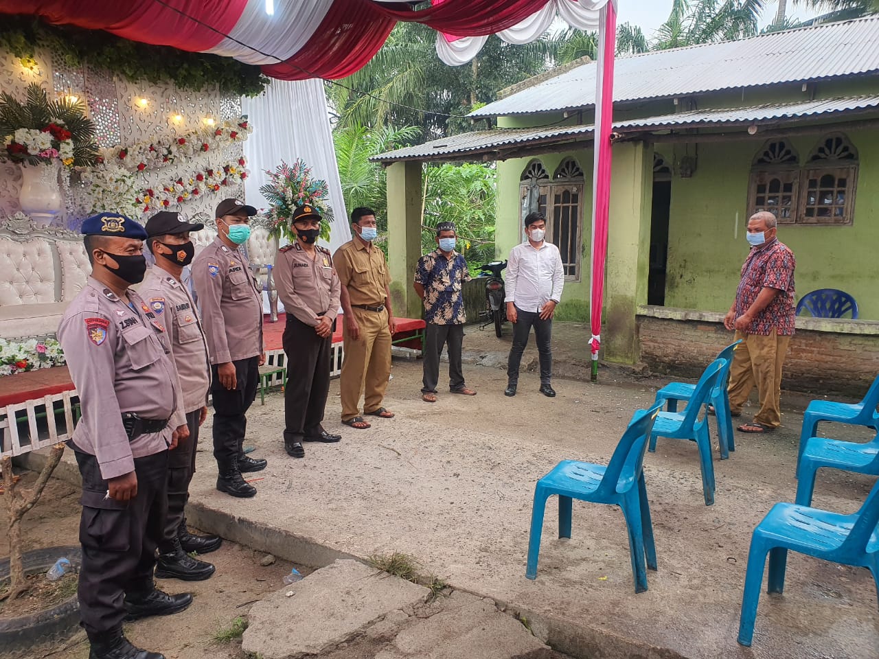 Polsek Pantai Cermin Lakukan Penyekatan Sosialisasikan Operasi Yutisi PPKM Berbasis Mikro