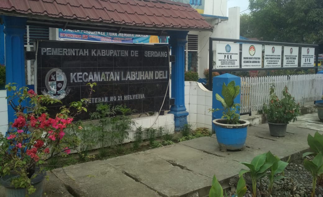 Belum Genap Satu Tahun Menjabat, Camat Labuhan Deli Ubah Wajah Kantor Camat Lebih Repersentatif