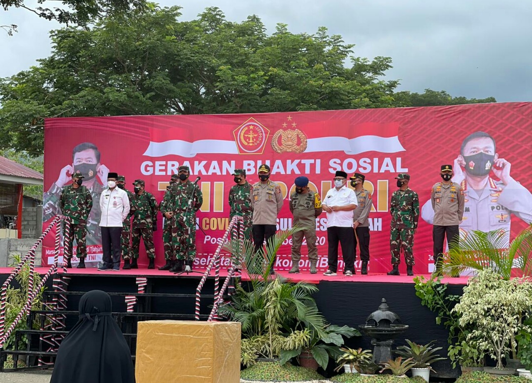 Panglima TNI Bagikan Bingkisan Untuk Masyarakat Sulawesi Tengah
