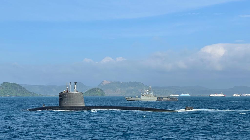 Passing Exercise TNI AL Dan Kapal Perancis Di Selat Sunda