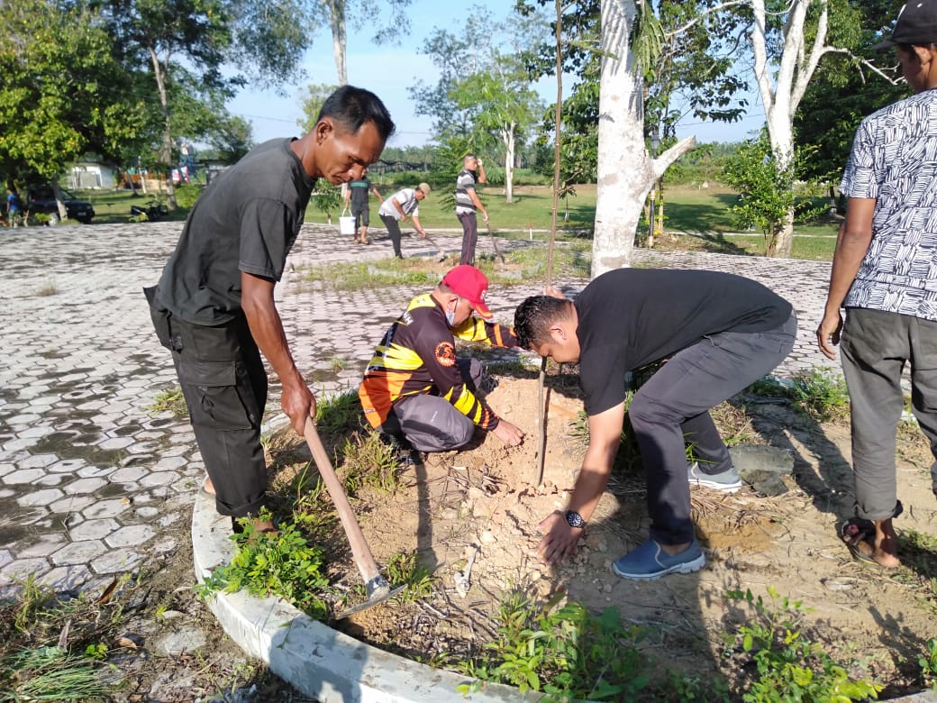 Wakil Walikota Marzuki Hamid Tanam 150 Batang Pohon Berbagai Jenis