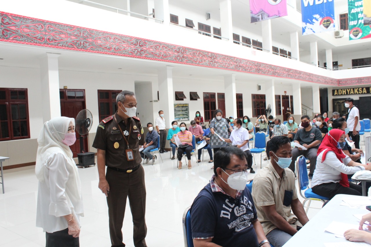 IBN Wiswantanu Fasilitasi 300 Vaksin Covid-19 Untuk Keluarga Kejati Sumut