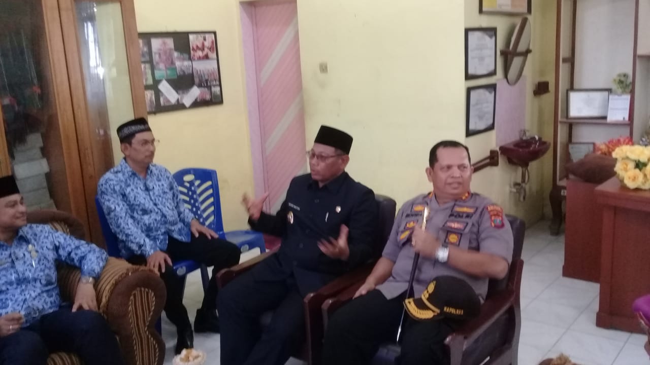 Peringati Hari Guru,Kapolres Pelabuhan Belawan Hadir di SMP Negeri 11 Medan