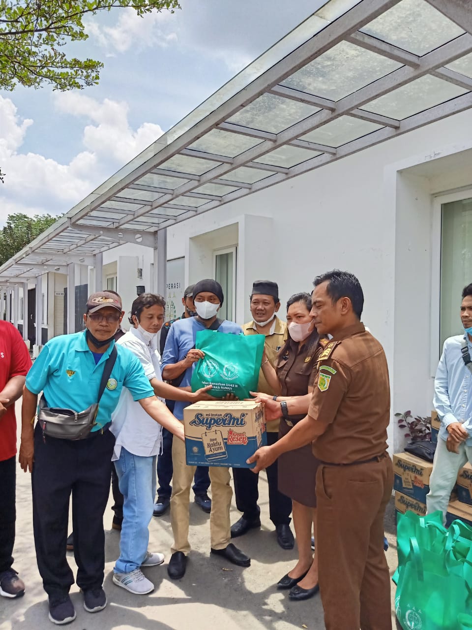Tim Safari Ramadhan Forwaka Salurkan BSL kepada Fakir Miskin dan Anak Yatim Di Medan dan Deliserdang