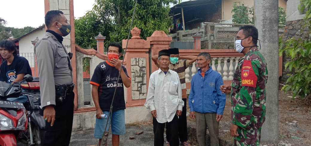 Peringatkan Warga Lansia Pakai Masker 