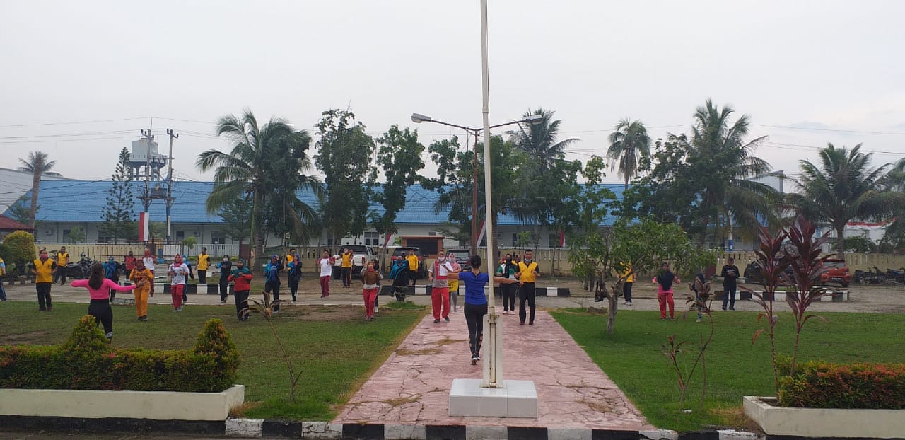 Wujudkan Sinergitas,Kapolsek Belawan Gelar Senam Bersama Dengan TNI AD/AL Dan Unsur Muspika