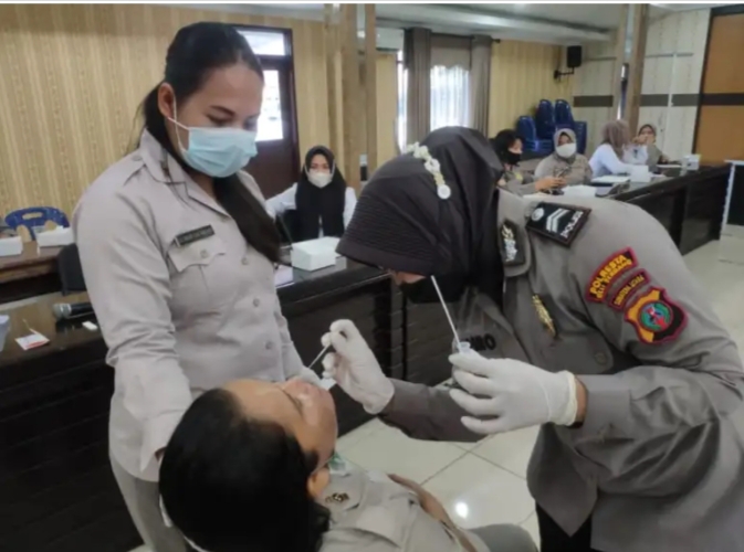 Cegah Penyebaran Covid-19,Personil Polresta Deli Serdang Laksanakan Pelatihan Swab Antigen