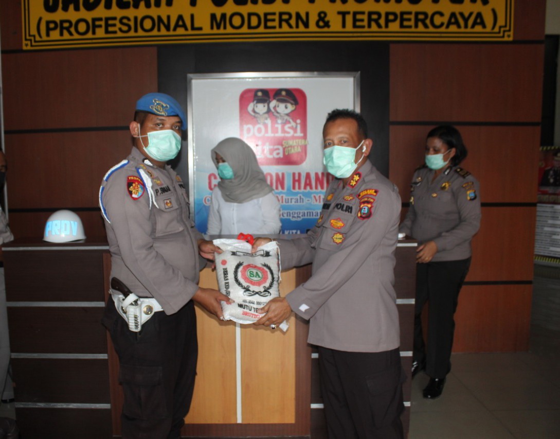AKBP DR Mhd Dayan Peduli Terhadap Anggotanya Berikan 663 Kg Beras