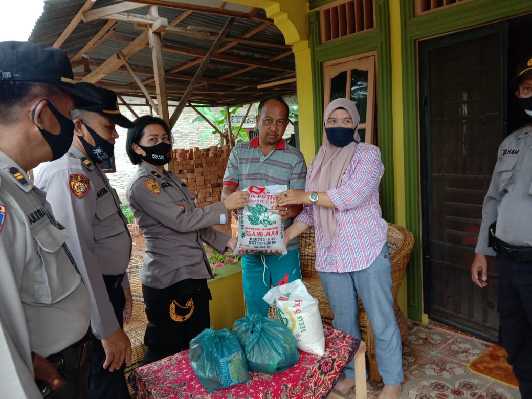 Peduli Anggota, Kapolres Batu Bara Diwakili Kabag Sumda Jenguk Personil Sakit