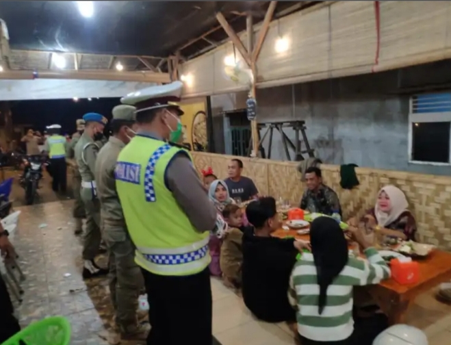 Personil Polresta Deli Serdang Melaksanakan  Operasi Yustisi  Di Malam Hari