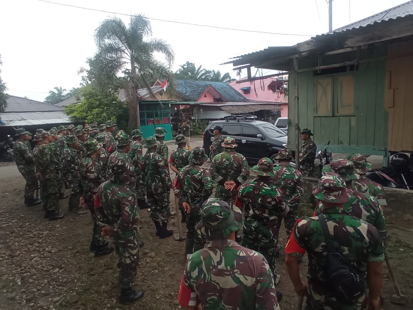 Ada Apa Warga Beguldah Kunjungi Markas Kodim 0203/Langkat?