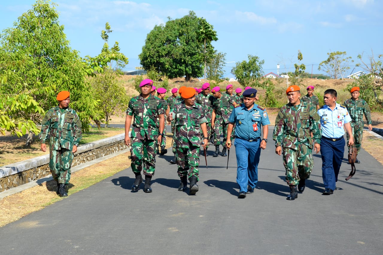 Pererat Silaturahmi Dua Pasukan Tempur, Marinir dan Paskhas Di Makassar Gelar Troops Gathering