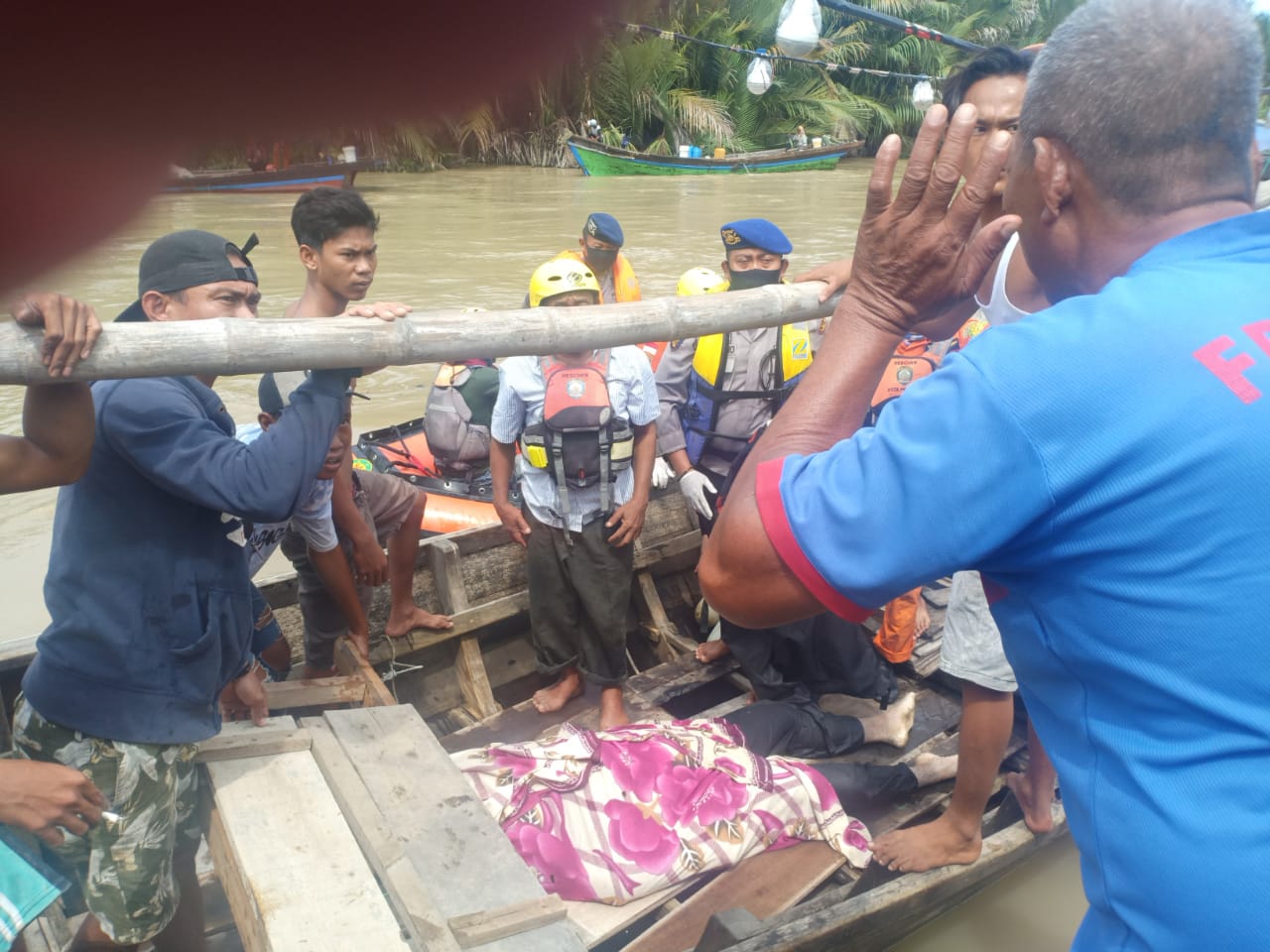 Setelah 24 jam Pencarian Mayat Hanyut Berhasil Ditemukan Personil Polres Sergai