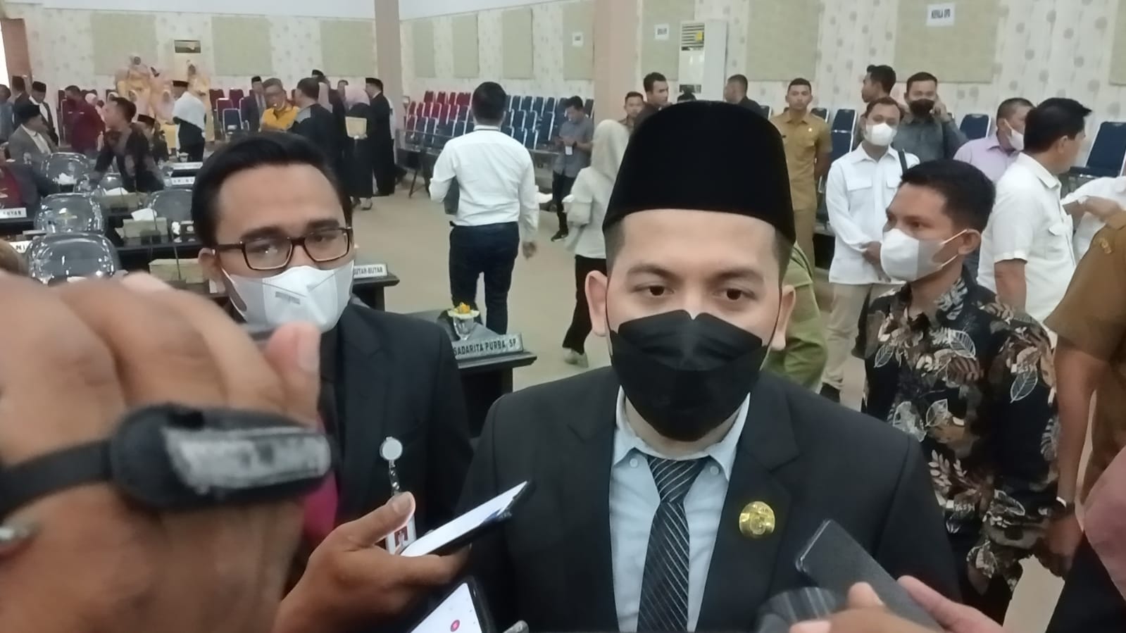Meski Diberhentikan Jabatan Ketua DPRD dr. Riski Ramadhan  Melalui Lembaga Terus Perjuangkan Rakyat