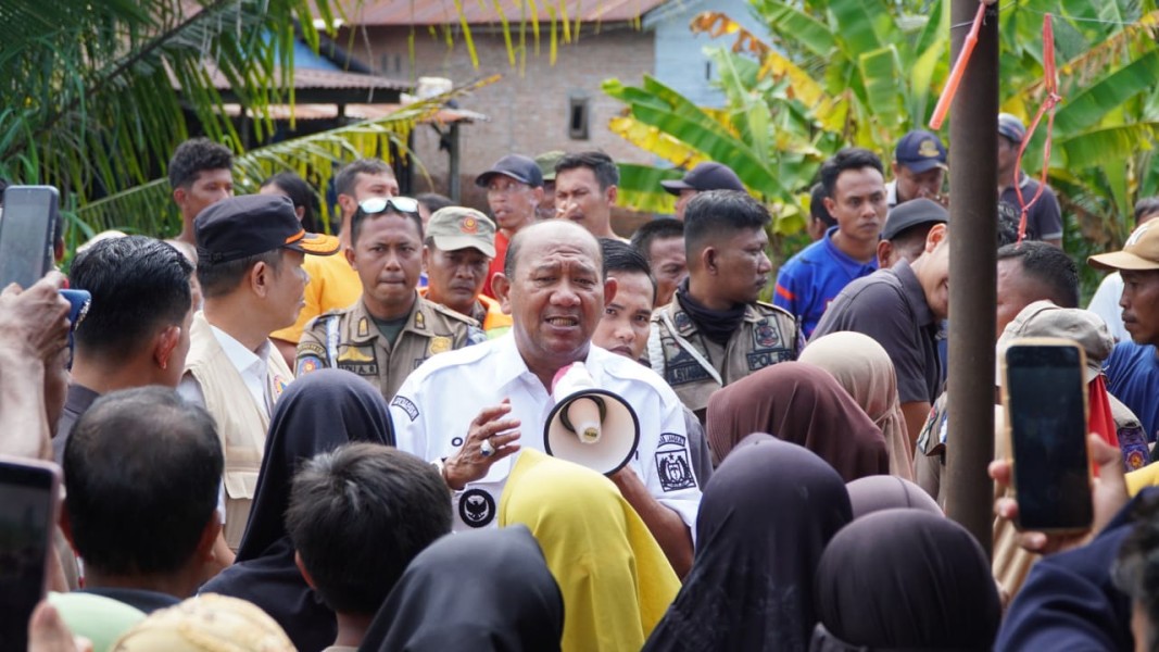 Lewati Akses Terputus, Syah Afandin Hadiri Warga Terisolir dan Pastikan Mereka Tak Ditinggalkan