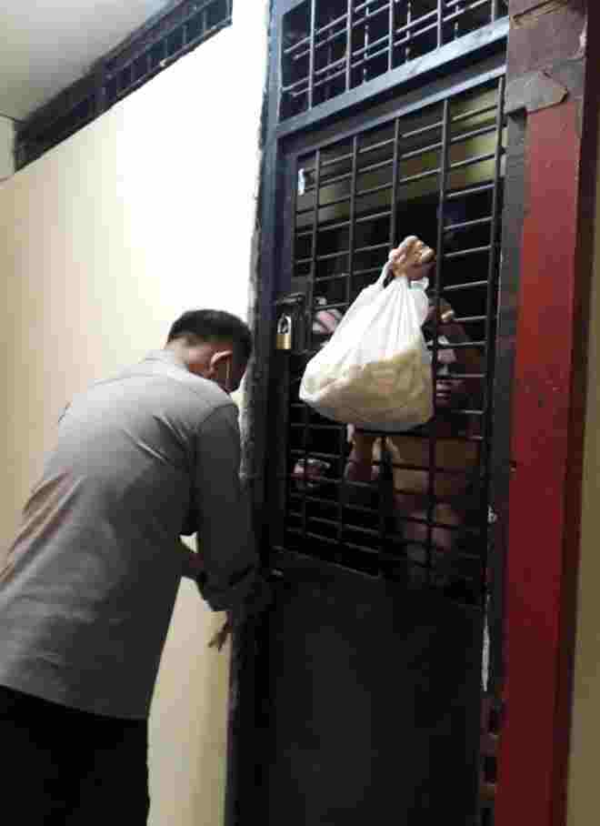 Ubi Rebus Rutin Diberikan  Polsek Medan Baru Kepada Tahanan, Ternyata Ini Maksudnya