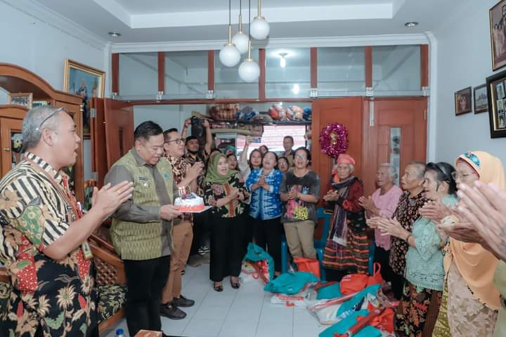 Ketika Bupati Dairi Memberi Kejutan Bagi Pejuang di Hari Veteran Nasional