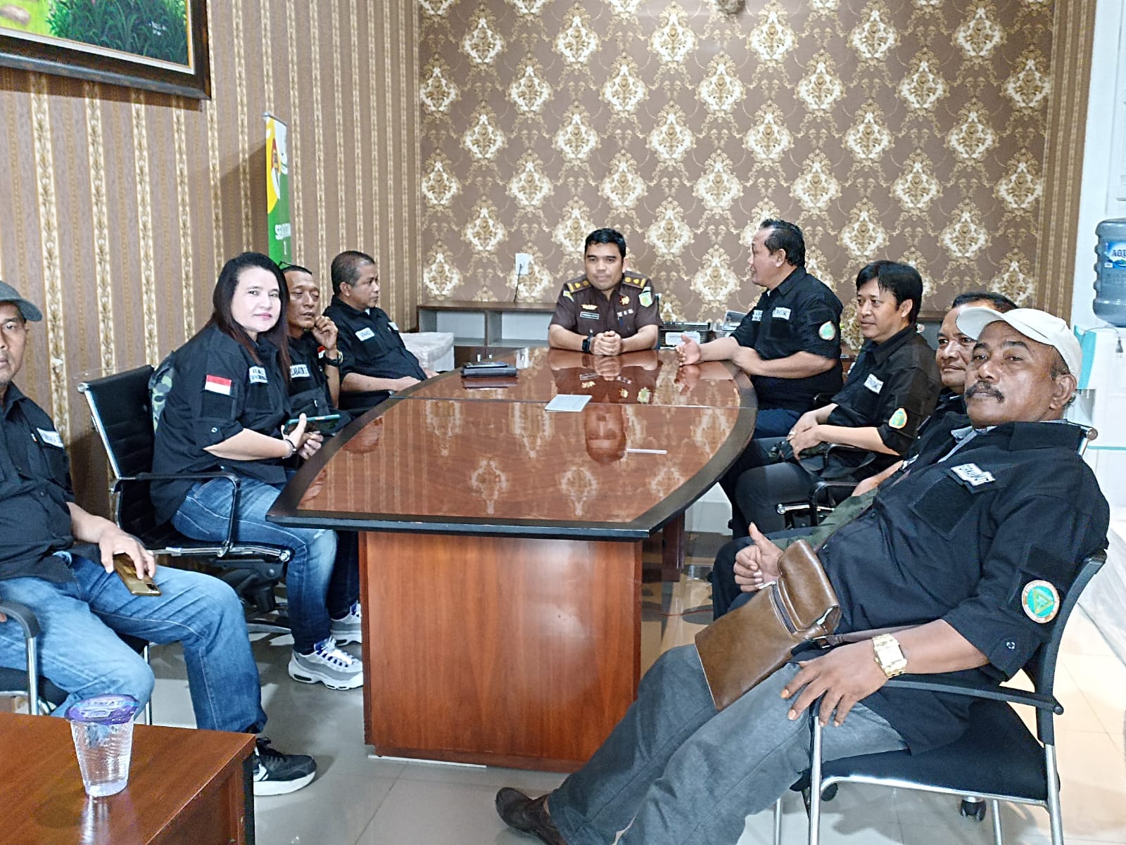 Anggota Forwaka Sumut Terima Seragam, Pengurus Berharap Kajati Sumut Fasilitasi Sekretariat