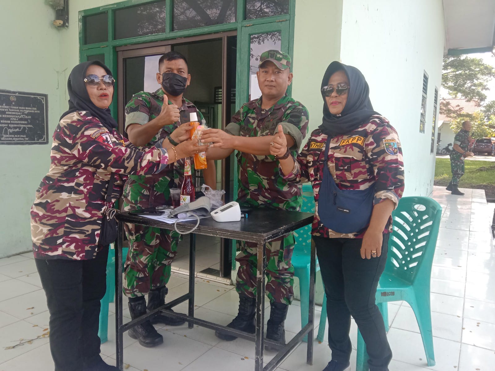 FKPPI Ngadakan Iven Pembagian Cendera Mata Kepada Masyarakat dan Anggota Kodim 0320
