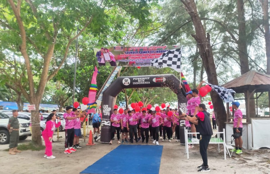 Ratusan Peserta Ramaikan Virtual Run & Powerfit dalam Rangka Hari Ibu Di Pantai Cermin Ingah Sea Food.