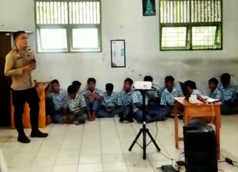 Polsek Pantai Cermin, KUA dan BKKBN Gelar Penyuluhan di SMA Negeri 1 Pantai Cermin