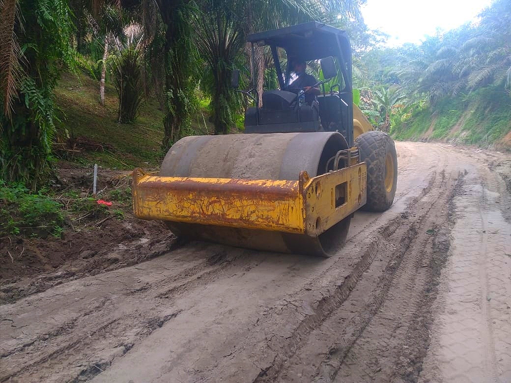 Manfaatkan Cuaca Cerah, Satgas TMMD Kodim 0204/DS Kebut Perkerasan Jalan 