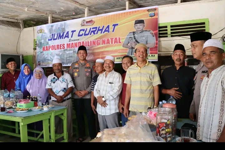Kapolres Madina Bagi- bagi Cerita Di Warung Kopi bersama Warga