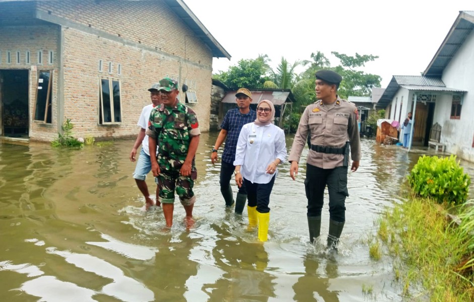 Sinergi TNI–Polri dan Pemerintah Tanjung Beringin Salurkan Bantuan Korban Banjir dan Rob Di Bagan Kuala