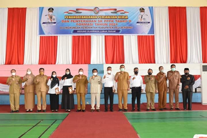 Bupati Hadiri Serahkan 1.014 (SK PPPK) Tahap II Di Lingkungan Pemerintah Kabupaten Drli Serdang