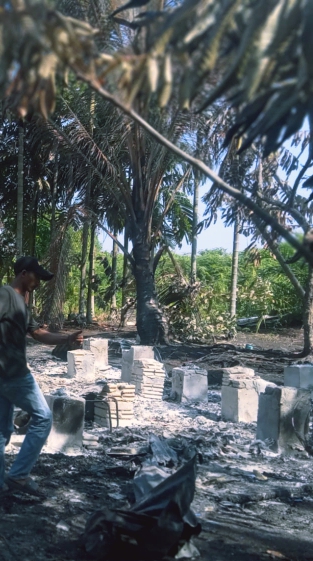 Rumah Habis dilahap Sijago Merah, Samsudin Warga RT 07 Lubuk Gaung Minta Bantuan Kepada Pemerintah Kota Dumai.