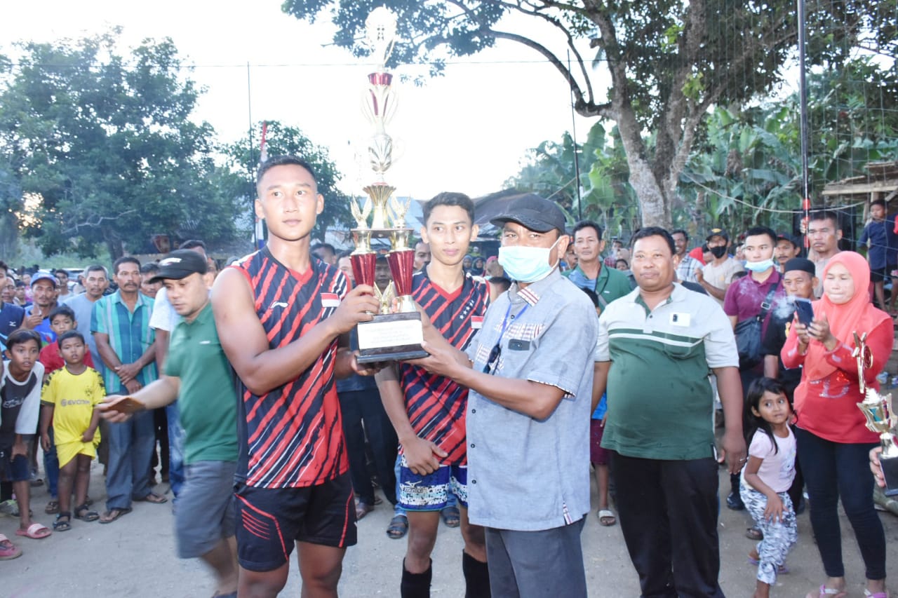 Tutup Turnamen Bola Voli, Wabup Sergai : Peran Olah Raga Dibutuhkan Untuk Memperkuat Stamina