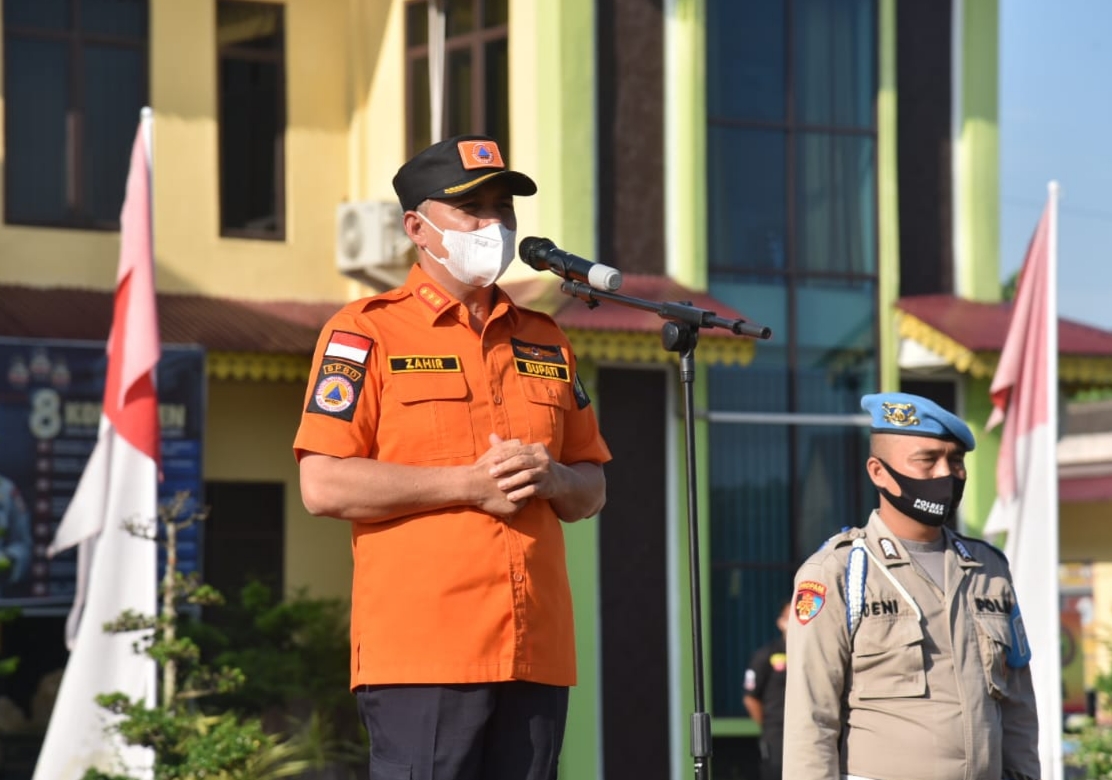 Bupati Zahir Pimpin Apel Persiapan Penyemprotan Disinfektan Di Polres Batu Bara
