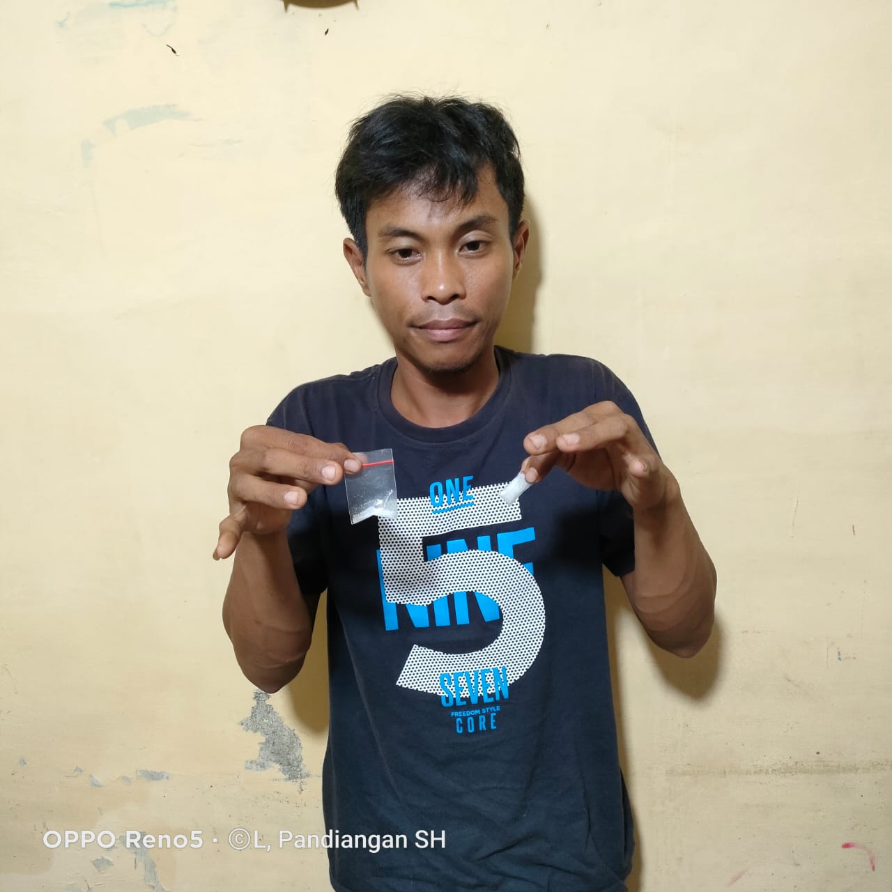 Tim TEKAB Polsek Panai Hilir tangkap tersangka pengedar sabu di Desa Sei.Baru.