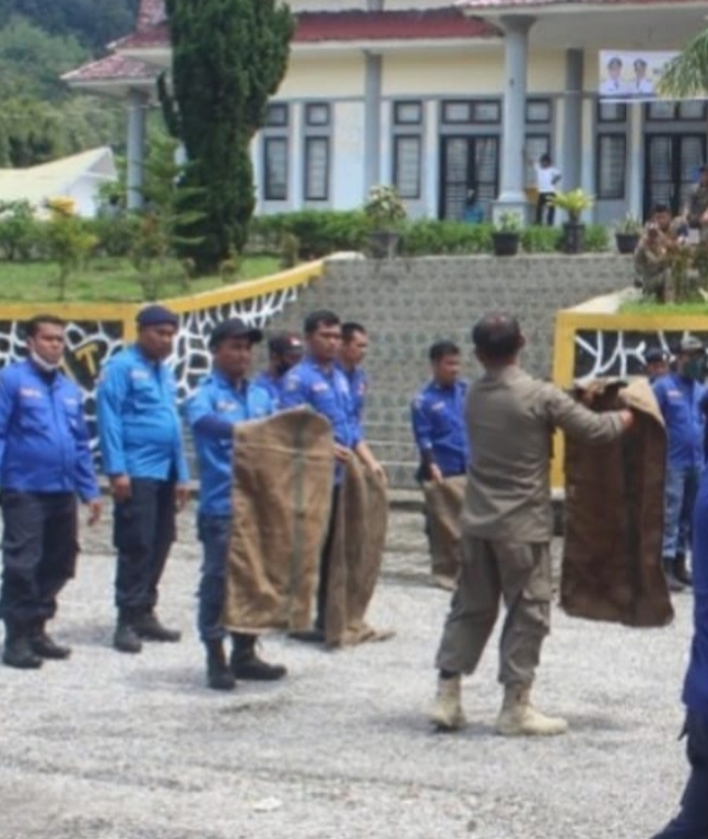 Bupati Pakpak Bharat, Franc Bernhard Tumanggor Buka Kegiatan Pendidikan dan Pelatihan Petugas Damkar