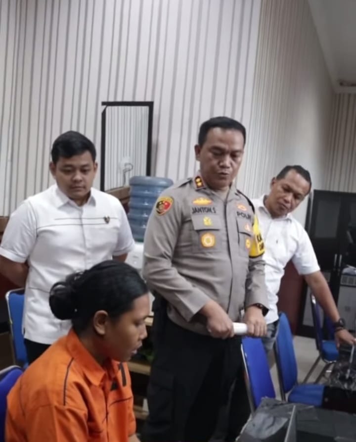 Tak Terima Dituduh Mertua, Menantu Kesal Buang Cucu Ke Parit